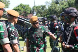 KUNJUNGAN KERJA DANPUSSENARMED TNI AD BESERTA IBU KE YONARMED 8/UDDHATA YUDHA JEMBER