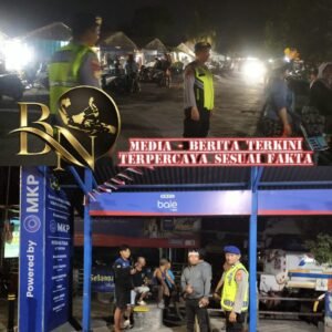 Patroli Jalan Kaki Satpolairud Polresta Denpasar Pantau Aktivitas Masyarakat Malam Hari